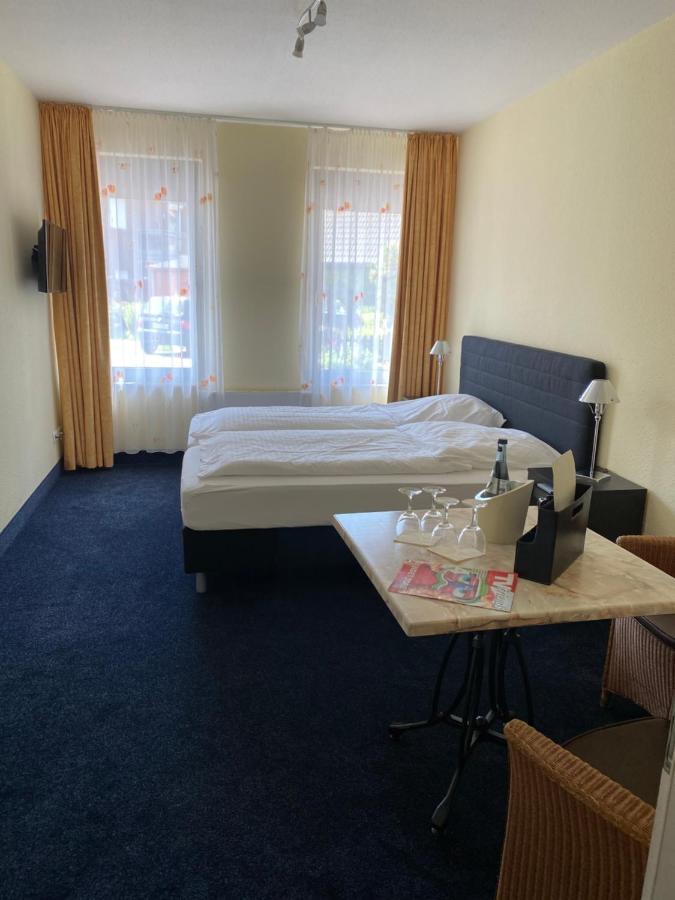 Nordseehotel Benser Hof Am Hafen เบนซาซิเออ ภายนอก รูปภาพ