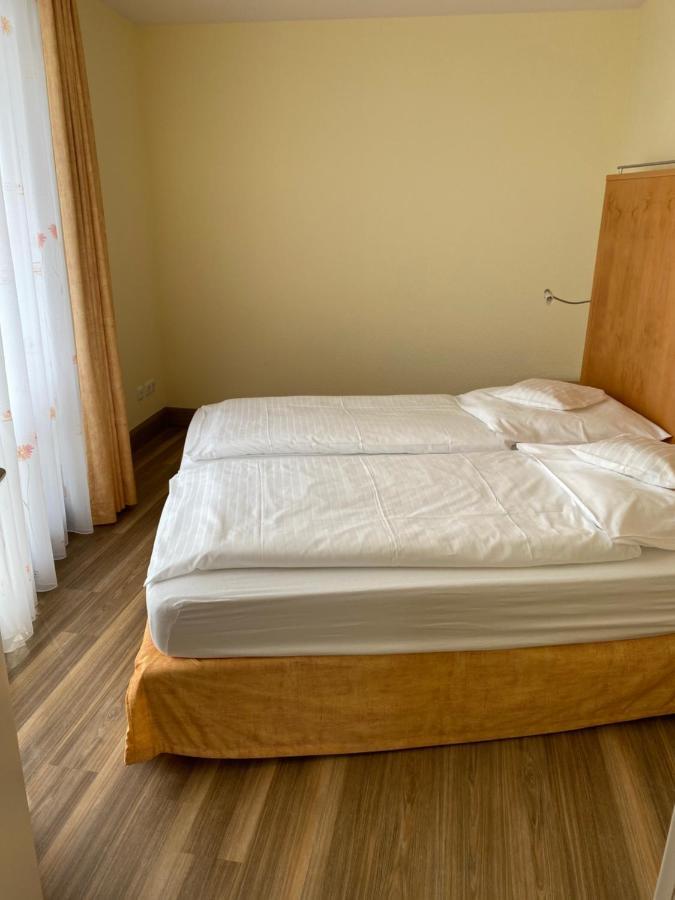 Nordseehotel Benser Hof Am Hafen เบนซาซิเออ ภายนอก รูปภาพ