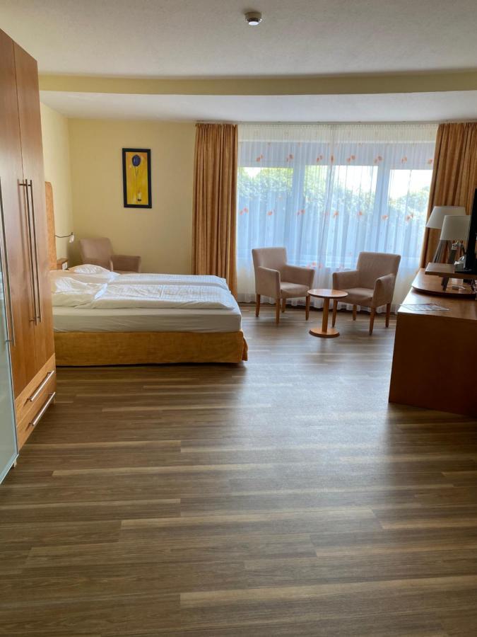 Nordseehotel Benser Hof Am Hafen เบนซาซิเออ ภายนอก รูปภาพ