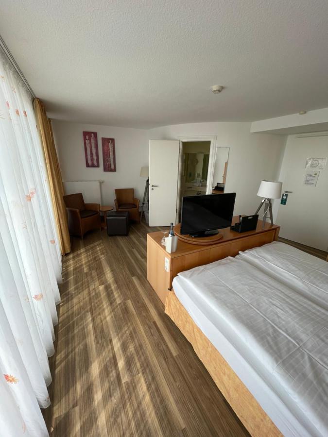 Nordseehotel Benser Hof Am Hafen เบนซาซิเออ ภายนอก รูปภาพ