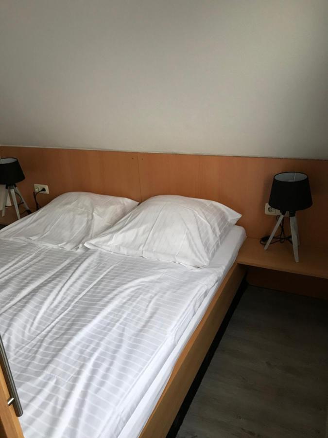 Nordseehotel Benser Hof Am Hafen เบนซาซิเออ ภายนอก รูปภาพ