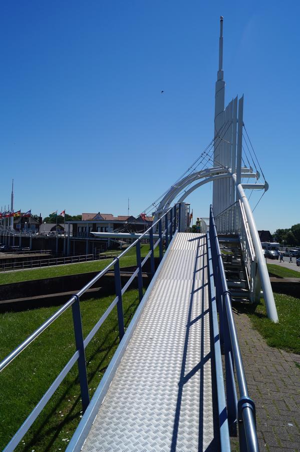 Nordseehotel Benser Hof Am Hafen เบนซาซิเออ ภายนอก รูปภาพ