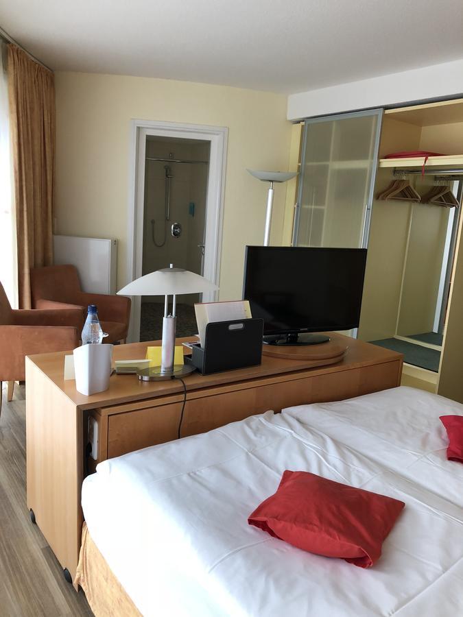 Nordseehotel Benser Hof Am Hafen เบนซาซิเออ ภายนอก รูปภาพ