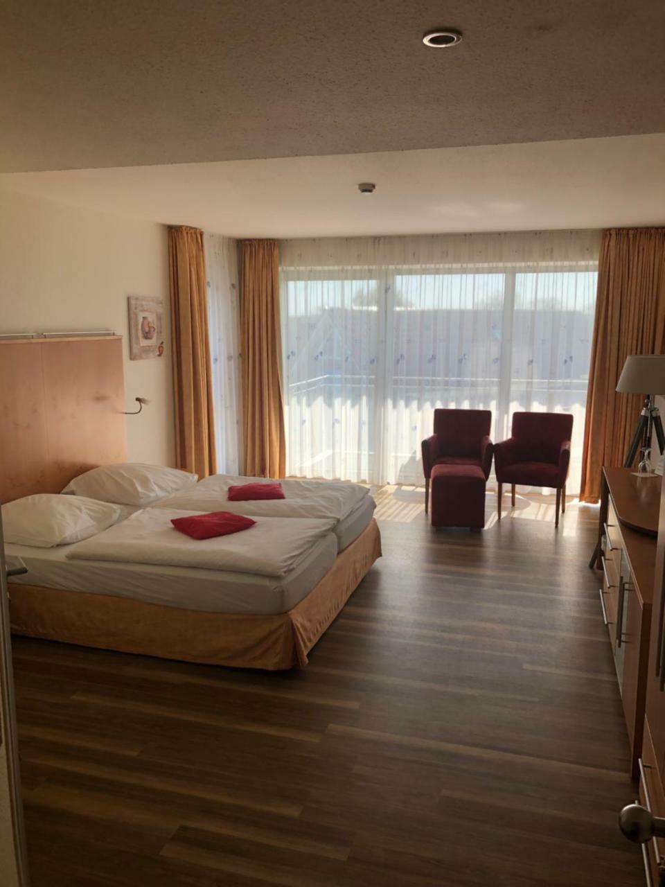 Nordseehotel Benser Hof Am Hafen เบนซาซิเออ ภายนอก รูปภาพ