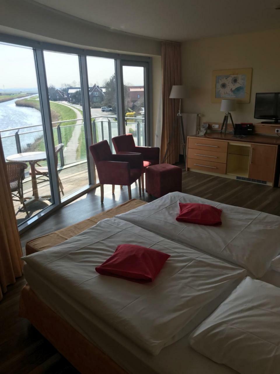 Nordseehotel Benser Hof Am Hafen เบนซาซิเออ ภายนอก รูปภาพ